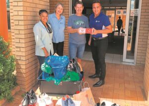 Nuwe skoene maak harte bly