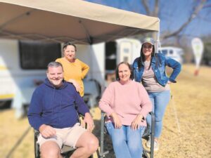 Klub nooi ander na kampeer-pret