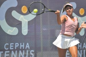 Topgekeurdes val een ná die ander teen Bfn-tennisster