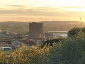 DA-versoekskrif dwing R51 m. af vir verbetering van woonbuurte