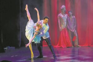 Stuk hou sprokie op sy tone