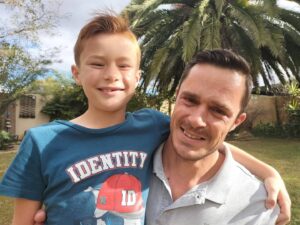 Jy kan ook vir Jayden (9) help ná hy tande in hokkiewedstryd verloor