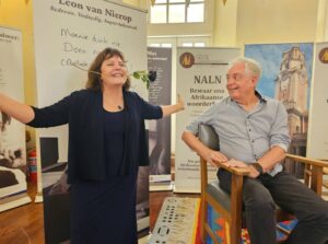 Skrywer dra roos aan Bloemfontein op