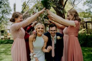 Gidshonde deel van trousermonie toe atletiekster trou aan haar man beloof