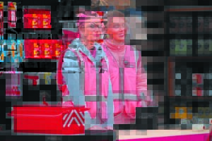 Bfn-sussies timmer saam op die kassie