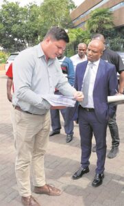 Vullis: Regsbrief oorhandig