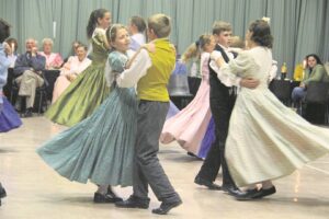 Jonges swaai, draai weer op saamtrek