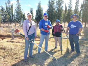Inwoners maak grafte netjies