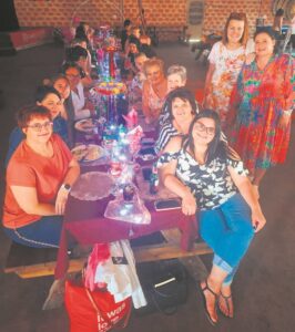 Kuier, ruil en skenk saam