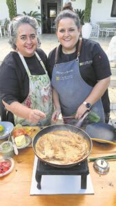 Smulpape, staan nader