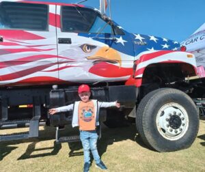 Brul van enjins laat nuuskieriges nader staan by Cars in the Park