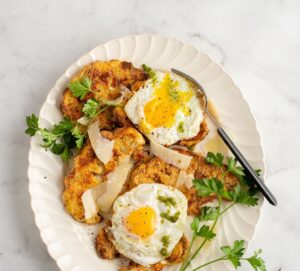 Blomkool-en-parmasaan-schnitzel laat die begroting klop