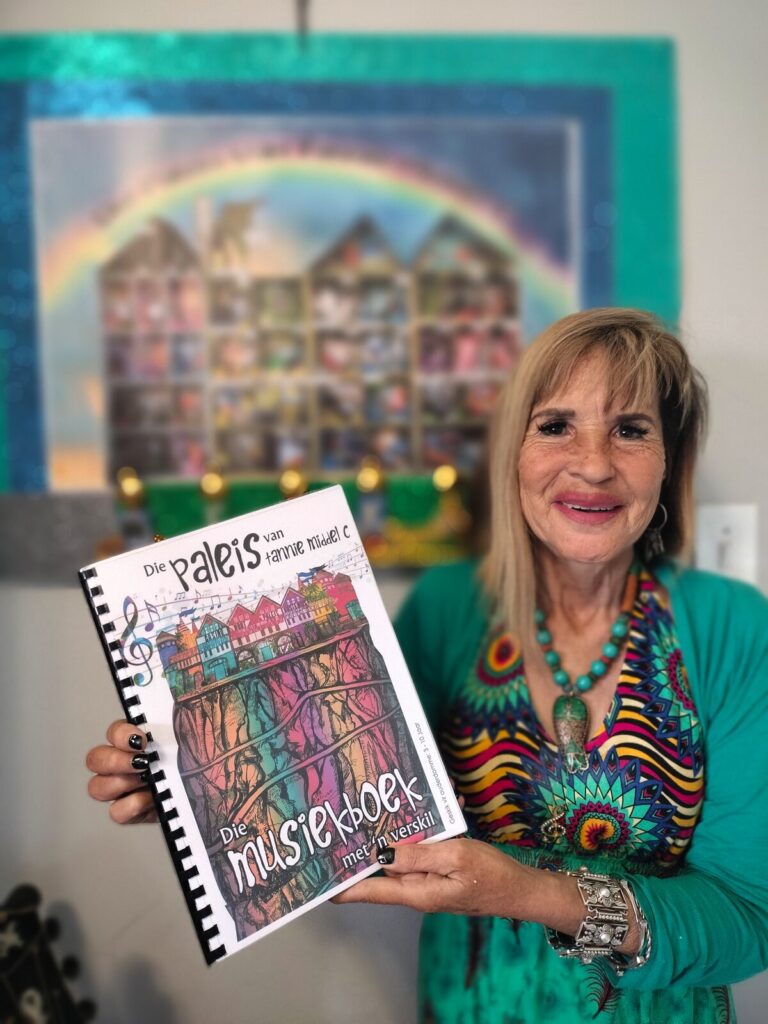 Karen Franzen met haar boek, Die Paleis van Tannie Middel C