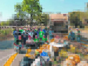 Laan trek ’n skoon baadjie aan