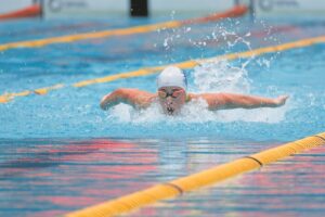 Swemmers ryg medaljes in