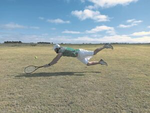 Die gras is groener op dié tennisbaan