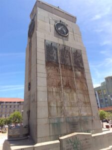 Nóg bronsletters van nog ’n geskiedkundige standbeeld gesteel