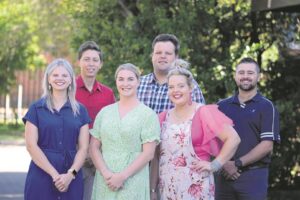 Ses nuwe onderwysers sluit hulle by laerskool aan