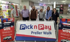 Twee van dié tien finaliste kan vanaand ’n Renault Kwid wen