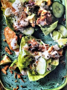 Liplekker hoenderslaai in ‘n japtrap