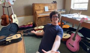 Veertig kitare om talente te deel