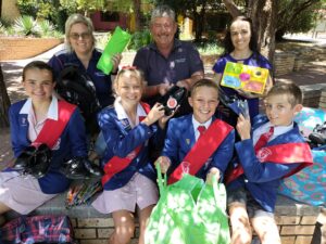 Leiers skenk skoene, skryfbehoeftes vir Lettie Fouché