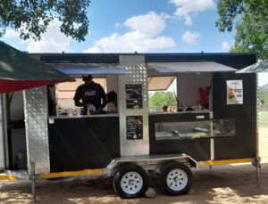 Polisie slaan toe op kosstalletjie in Universitas