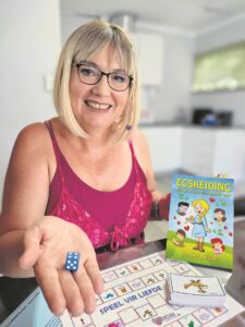 Paartjies speel lag-lag saam