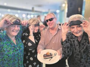 Blindelingse gesmul help vereniging se beursie vul