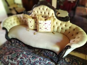 Kosbare huisraad opgeveil