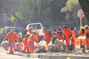 Vullisverwydering weer op dreef