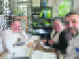 Fees van wintergeregte kom