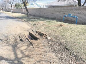 Gesloer met herstelwerk rig skade aan