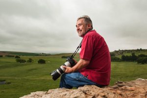 Knap storiemense maak vertellers touwys met skryfwerksessie