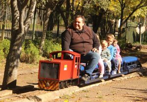 Modeltreine by Modensopark fassineer oud en jonk