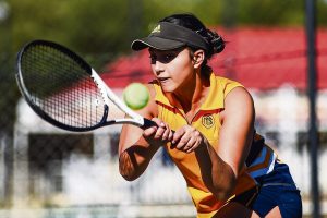 Leerlinge seëvier met kishoue op tennisbaan