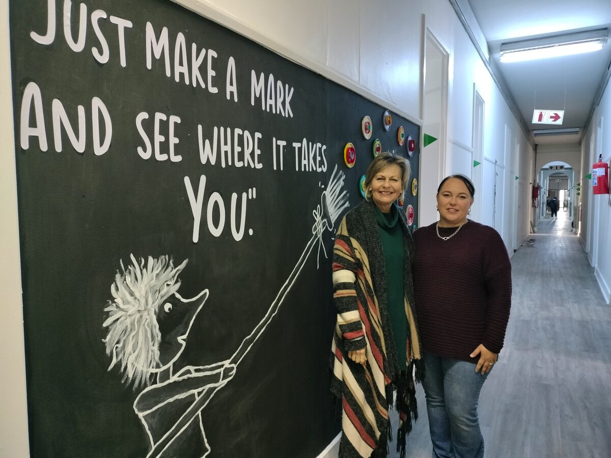 'n Opwindende Donkey Derby-fondsinsamelingsgeselligheid vind op 25 Julie ten bate van die Carel du Toit-sentrum plaas.