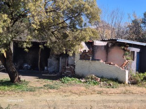 Inwoners vra optrede teen besetters van vervalle gebou en verlate bus in Noordhoek