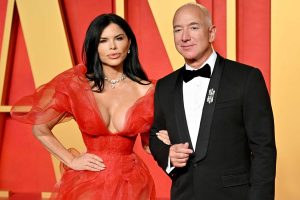 Glamour, gripes as celebs head to Venice for exclusive Bezos wedding