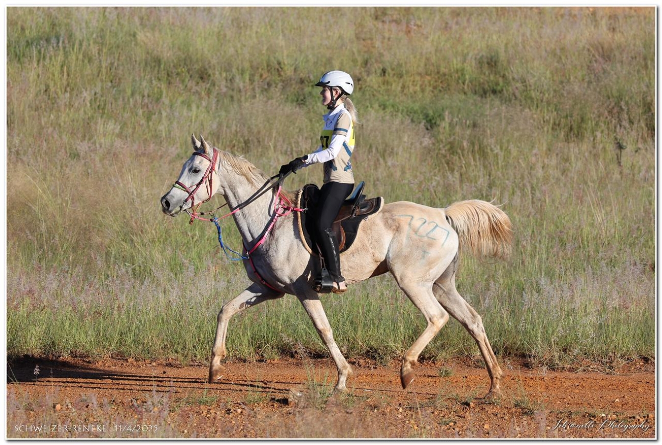 Egpaar pak saam 50ste Fauresmith-uithourit oor uitdagende terrein aan