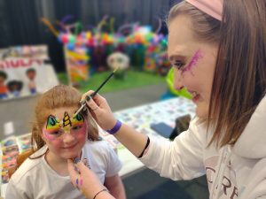 Pret, plesier, kuns en lekkernye vollop by vanjaar se Vrystaat Kunstefees