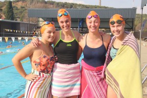 Oranje-swemmers durf koue aan vir meisies van jeugsorgsentrums