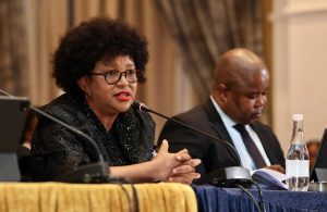 Cogta tik Vrystaate munisipaliteite oor die vingers