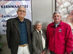 Oud-onderwysers kuier by Fichies