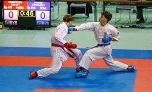 Karateka kry goud op kampioenskap in Japan