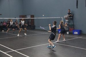 Jonges laat raket práát in nasionale pluimbaltoernooi