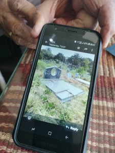 Marmerblad van geliefde se graf gesteel