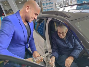 Oom van 81 ruil ou bokwa in vir vuurwa in Engo se Projek van Hoop