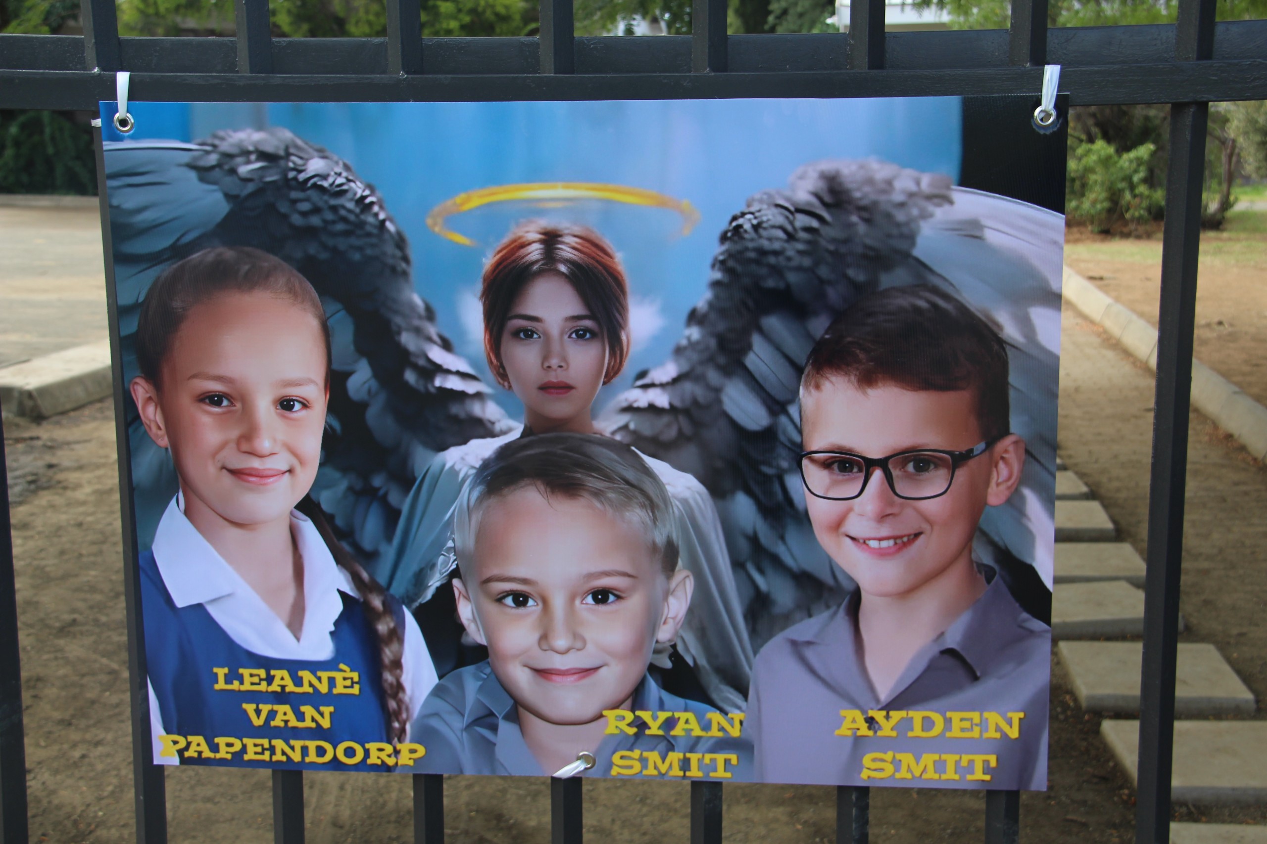 Die drie kinders wat in Januarie in 'n motorongeluk by die verkeerslig op die N8 by die Aljos Superspar buite Bloemfontein gesterf het.