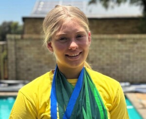 Jong swemmer behaal 17 goue medaljes